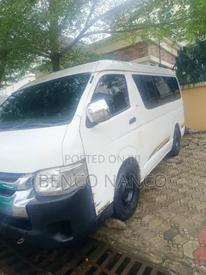 Toyota HiAce 2013 White