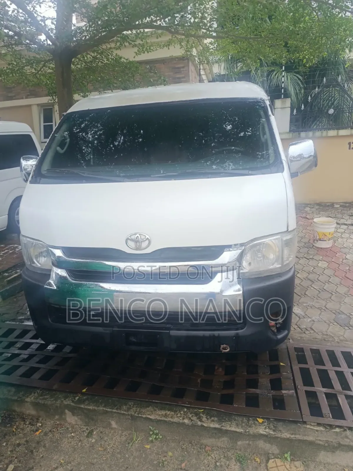 Toyota HiAce 2013 White