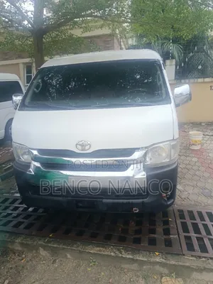 Toyota HiAce 2013 White