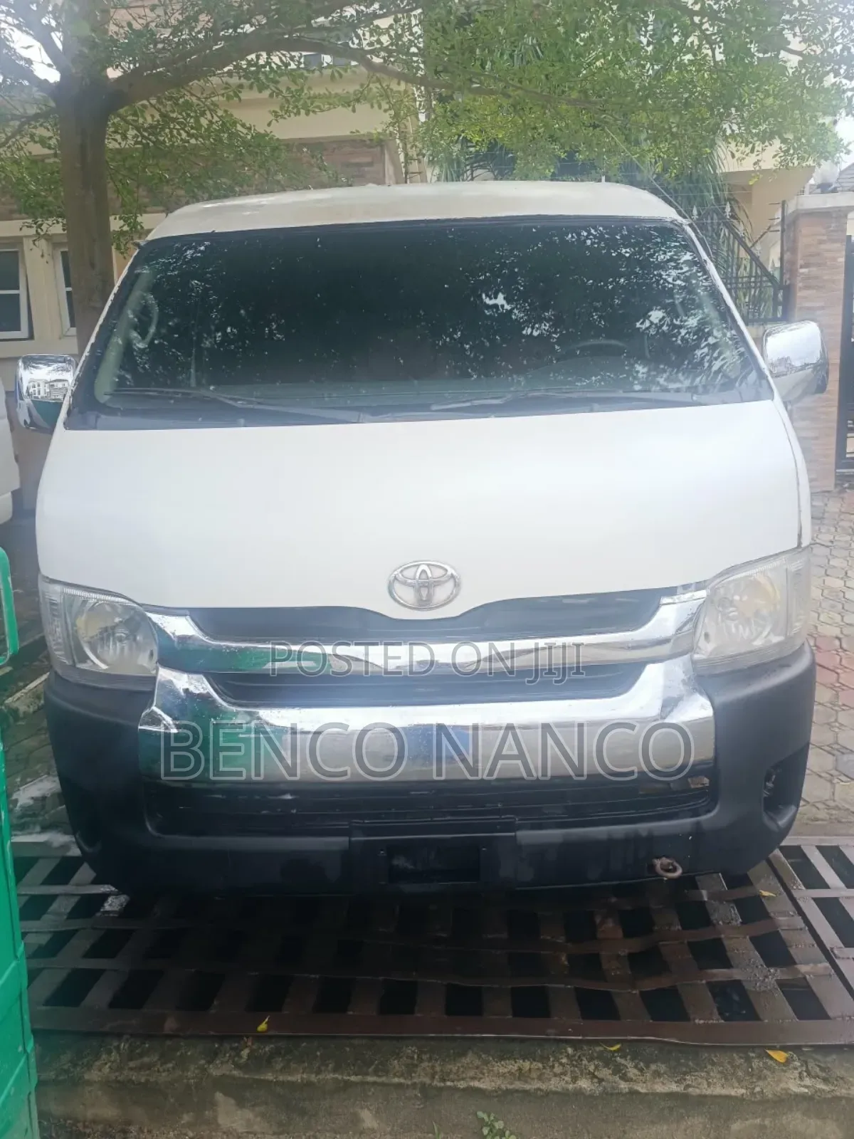 Toyota HiAce 2013 White