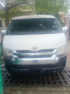 Toyota HiAce 2013 White