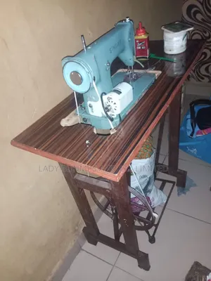 SINGER Sewing Machine.