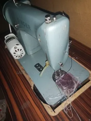 SINGER Sewing Machine.