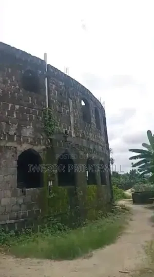 Uncompleted 22 Rooms Hotel in Ogbogoro