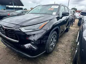 Toyota Highlander XLE 2022 Black