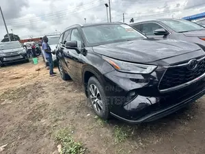 Toyota Highlander XLE 2022 Black