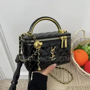Stylish Women’s Handbag – Classic Elegant