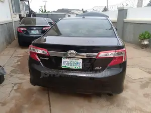 Toyota Camry XLE 4dr Sedan (2.5L 4cyl 6A) 2012 Black