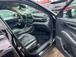 Toyota Highlander XLE 2022 Black
