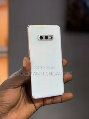 Samsung Galaxy S10e 128 GB Silver
