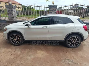 Mercedes-Benz GLA 250 2015 Off white