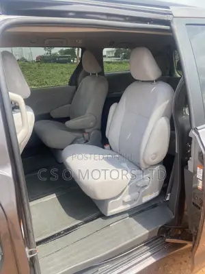 Toyota Sienna LE 8-Passenger 4dr Minivan (3.5L 6cyl 6A) 2015 Gray