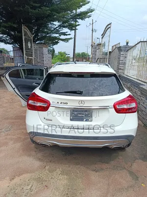Mercedes-Benz GLA 250 2015 Off white