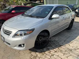 Toyota Corolla LE 4dr Sedan (1.8L 4cyl 4A) 2010 Silver