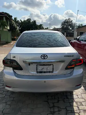 Toyota Corolla LE 4dr Sedan (1.8L 4cyl 4A) 2010 Silver