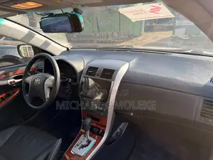 Toyota Corolla LE 4dr Sedan (1.8L 4cyl 4A) 2010 Silver
