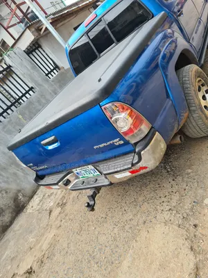 Tacoma Booth Cover With Shock Absorber at ×=3