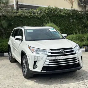 Toyota Highlander XLE 4x4 V6 (3.5L 6cyl 8A) 2017 White