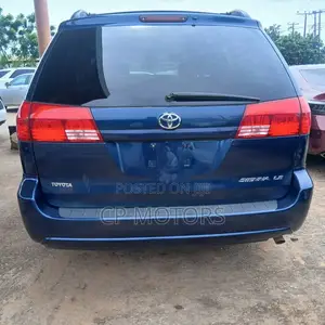 Toyota Sienna LE FWD (3.3L V6 5A) 2004 Blue
