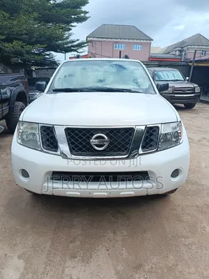 Nissan Pathfinder 2010 White