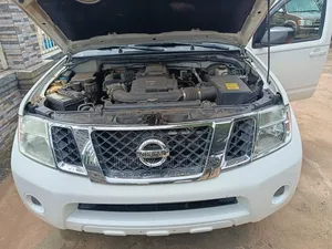 Nissan Pathfinder 2010 White