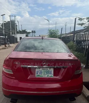 Mercedes-Benz C300 2009 Red