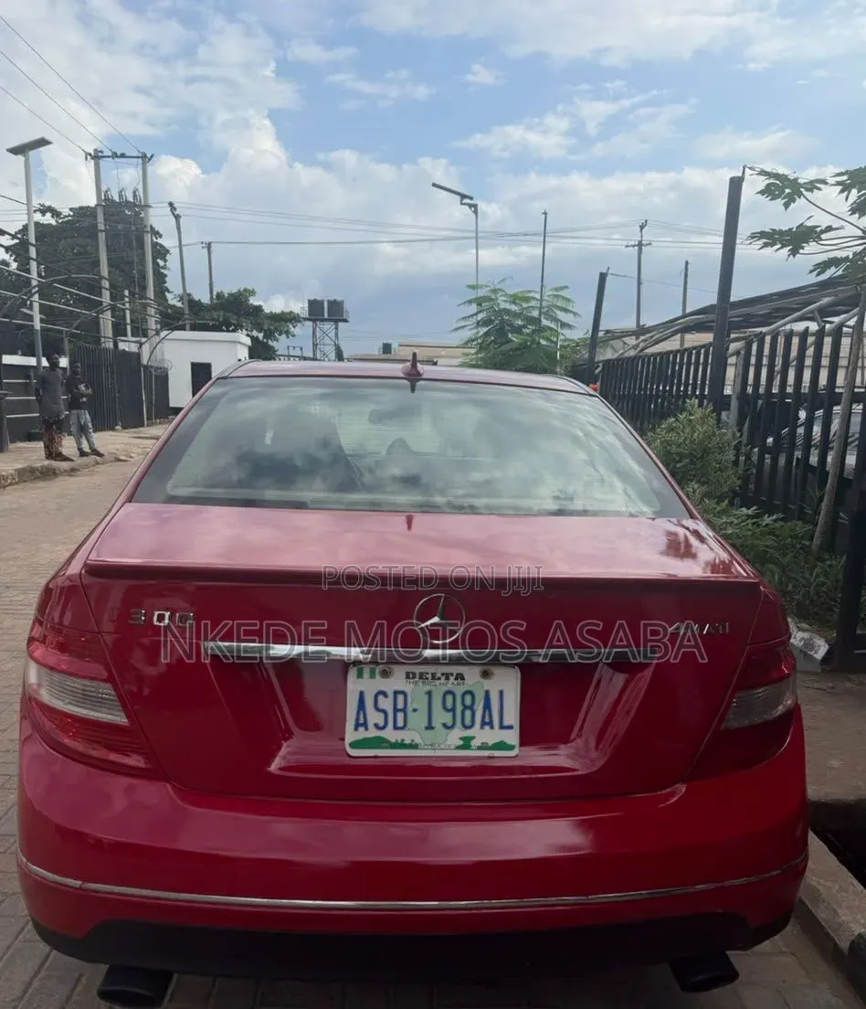 Mercedes-Benz C300 2009 Red