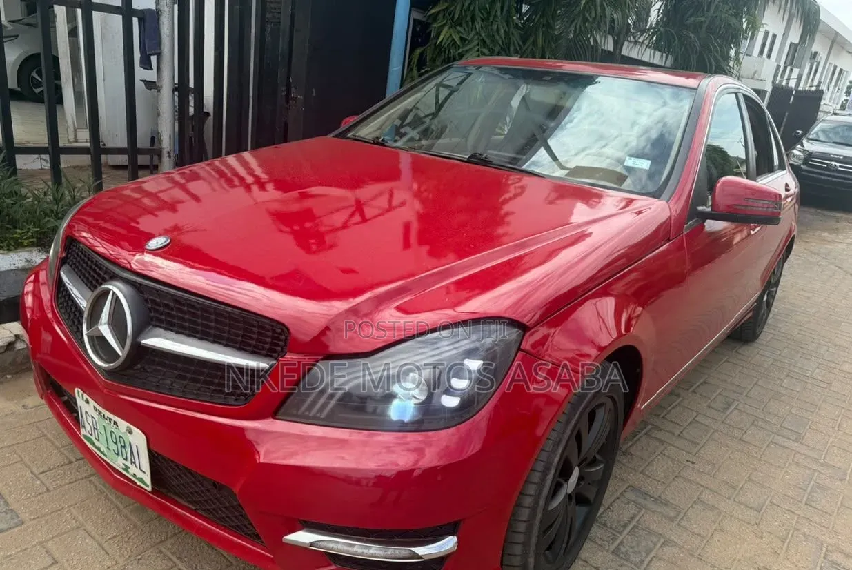 Mercedes-Benz C300 2009 Red