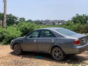Toyota Camry LE 4dr Sedan (2.4L 4cyl 5M) 2004 Gray