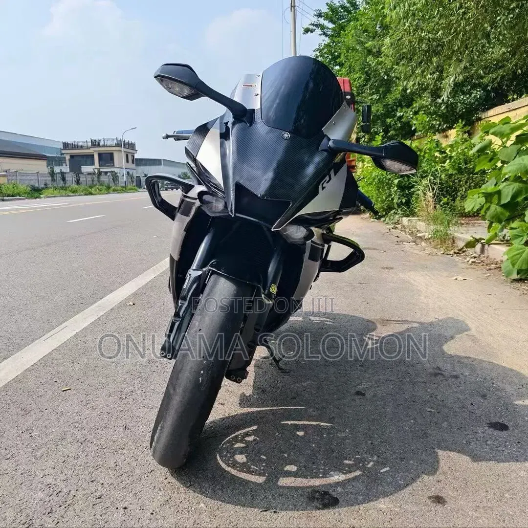 Yamaha R1 2024 Black