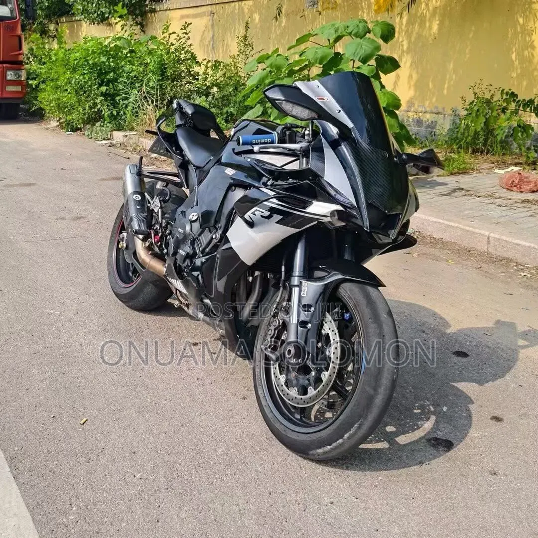 Yamaha R1 2024 Black