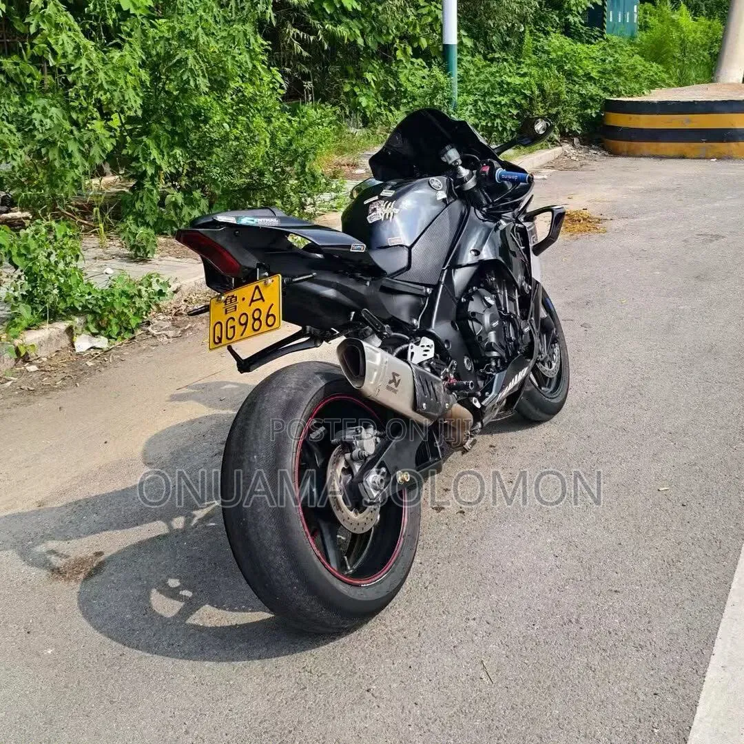 Yamaha R1 2024 Black