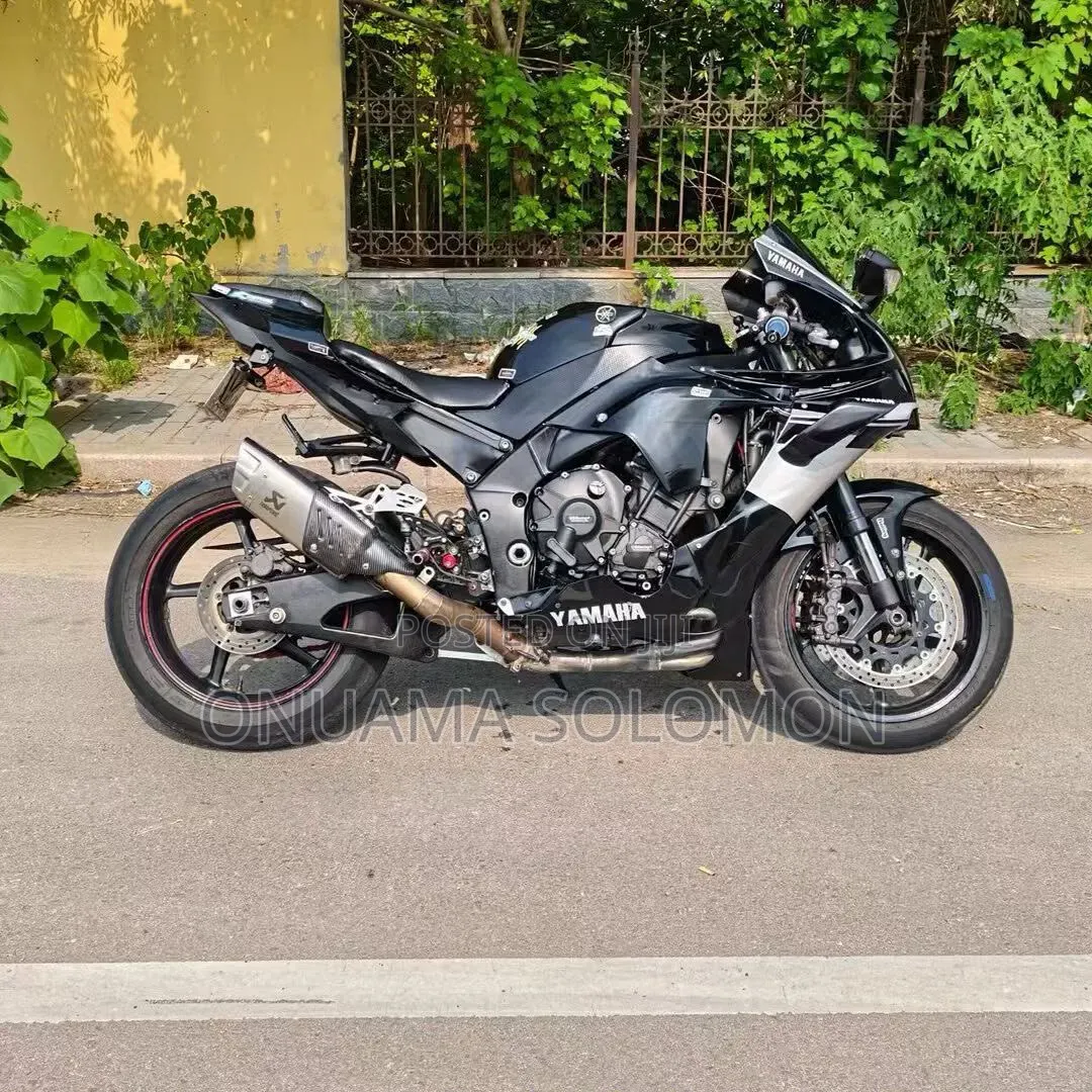 Yamaha R1 2024 Black