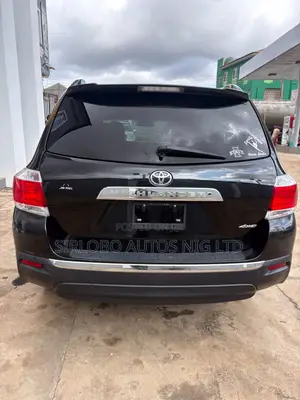 Toyota Highlander SE 2012 Black