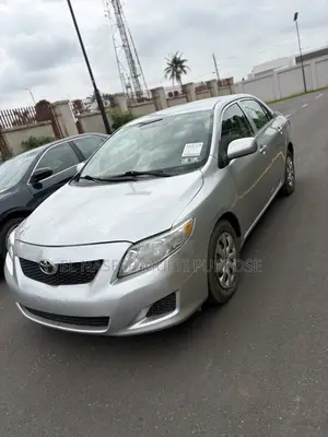 Toyota Corolla LE 4dr Sedan (1.8L 4 cyl 4A) 2009 Silver