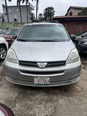 Toyota Sienna LE AWD (3.3L V6 5A) 2004 Gold