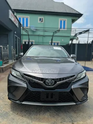 Toyota Camry XSE FWD (2.5L 4cyl 8AM) 2018