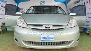 Toyota Sienna 2010 Green
