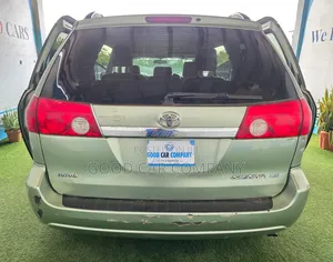Toyota Sienna 2010 Green