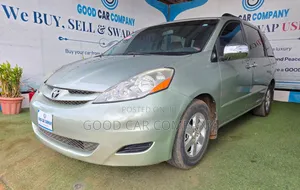 Toyota Sienna 2010 Green