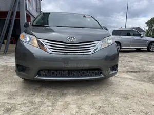 Toyota Sienna 2011 Green