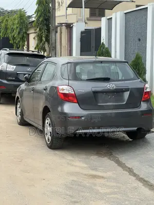 Toyota Matrix Hatchback FWD (1.8L 4cyl 5M) 2010 Gray