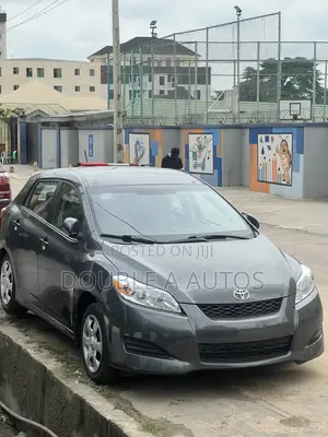 Toyota Matrix Hatchback FWD (1.8L 4cyl 5M) 2010 Gray