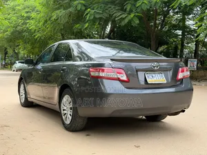 Toyota Camry LE 4dr Sedan (2.5L 4cyl 6A) 2011 Gray