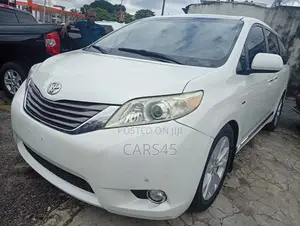 Toyota Sienna 2012 Silver