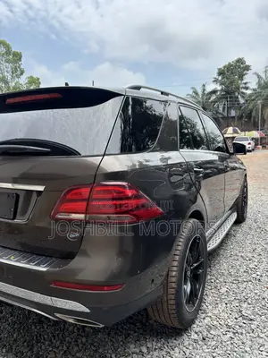 Mercedes-Benz GLE-Class GLE 350d 4MATIC 2017 Gold
