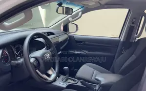 Toyota Hilux 2024 White