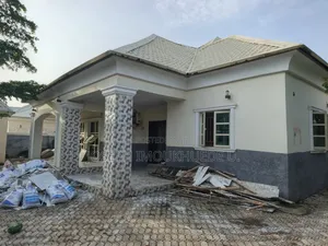 3bdrm Bungalow in Faplins Estate, Dakwo District for sale