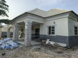 3bdrm Bungalow in Faplins Estate, Dakwo District for sale