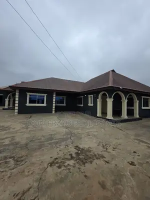 5bdrm Bungalow in Iyana Agbala, Iwo Road for sale